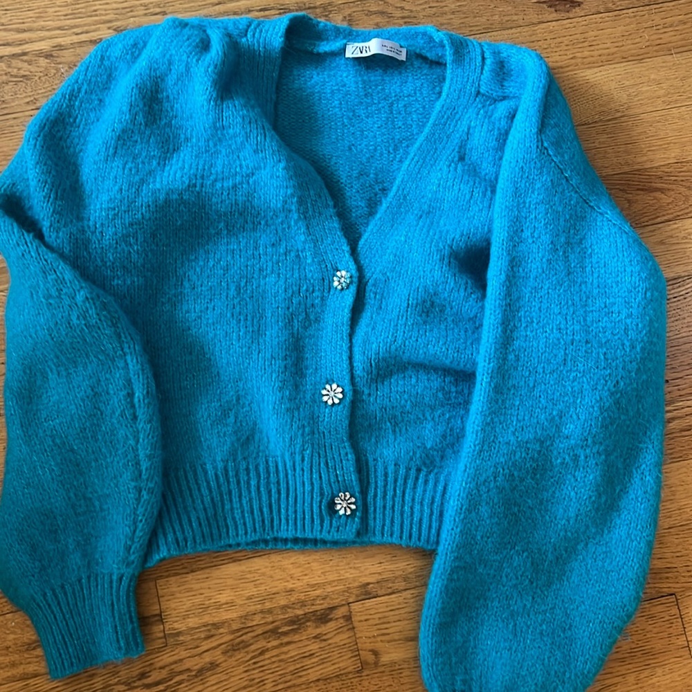 Zara cropped cardigan. Size M